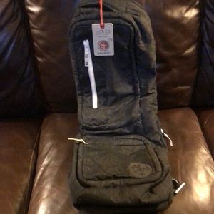 MANDUKA Yoga pack Go ROAM Yoga Messenger. Never used with tags $108 retail value